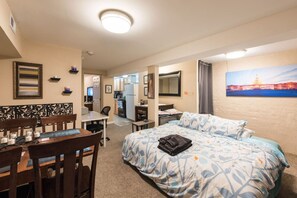 1 habitación, escritorio, tabla de planchar con plancha y wifi 