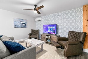 Smart TV, books - Prime location w/ Amazing Street View & on Beach (Ocean City)