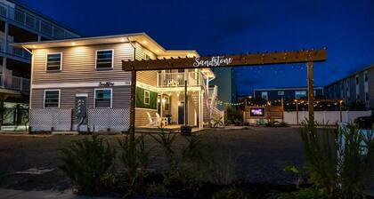 Prime location w/ Amazing Street View & on Beach