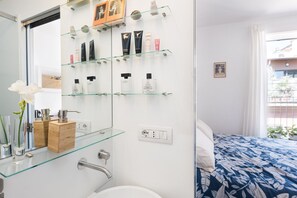 Shower, hair dryer, towels - Idyllia | Lighty flat with views in Trastevere (Roma)