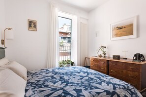 1 slaapkamer, een bureau, wifi, beddengoed