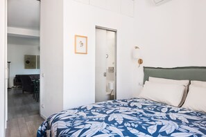 1 bedroom, desk, WiFi, bed sheets