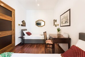 3 bedrooms, iron/ironing board, WiFi, bed sheets