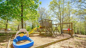 Children's area - Blue Clouds Resort Hidden Gem! (Edgemont)