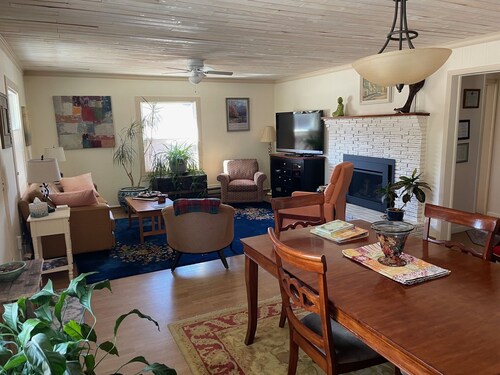 Sweet Buena Vista Getaway. 1200 Sq. ft. Walking Distance to everything! STR#269