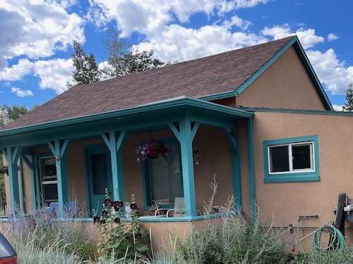 Sweet Buena Vista Getaway. 1200 Sq. ft. Walking Distance to everything! STR#269