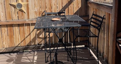 Sweet Buena Vista Getaway. 1200 Sq. ft. Walking Distance to everything! STR#269