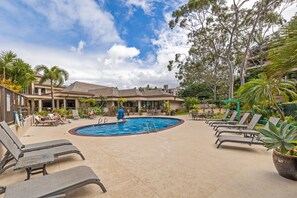 Pool - Valley Isle Resort #907 - Vacation West Maui (Lahaina)