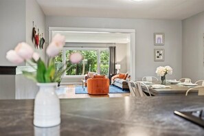 Interior - Charming 3-bedroom house with AC and WiFi in delightful Monona. (Monona)