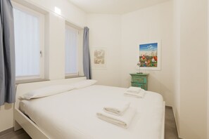 2 habitaciones, tabla de planchar con plancha, wifi y ropa de cama