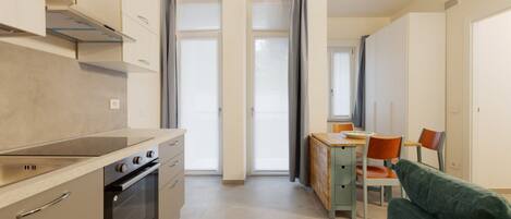 Kühlschrank, Ofen, Herdplatte, Geschirrspüler