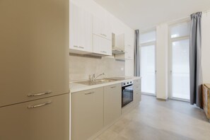 Kühlschrank, Ofen, Herdplatte, Geschirrspüler