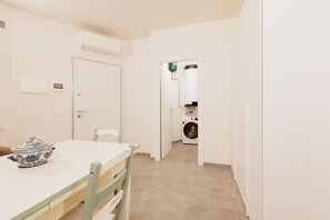 Interior - GuestHost - Cozy Shelter - 1.4km from Corso Buenos Aires (Milano)