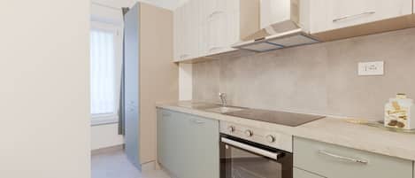 Réfrigérateur, four, plaque de cuisson, lave-vaisselle