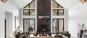 Modern 4BR Cabin on Sugar Mtn: Hot Tub, Fire Pit & EV Charger