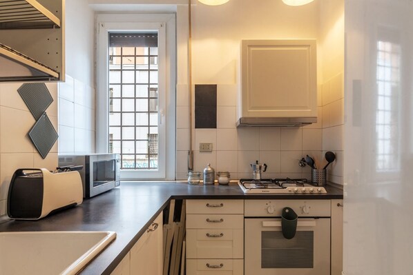 Fridge, microwave, oven, stovetop