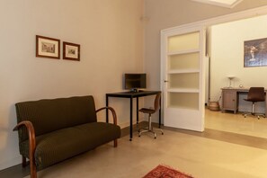 Interior - GuestHost - Comfortable apartment located on the mezzanine floor of a renovated period building, with four floors in total. There is a flight of stairs at the entranceIt accommodates 4 people in 100 m2 of spaceIt is a 17-minute walk from the MM Lepanto m (Roma)