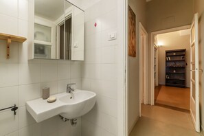 Een douche, een haardroger, een bidet