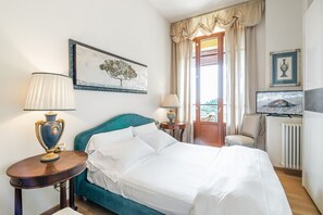 1 bedroom, iron/ironing board, WiFi, bed sheets - GuestHost - Porta Tufi Luxury Apartment with Private Parking! (Siena)