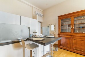 Dining - GuestHost - Porta Tufi Luxury Apartment with Private Parking! (Siena)