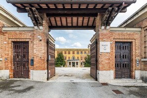 Exterior - GuestHost - Porta Tufi Luxury Apartment with Private Parking! (Siena)