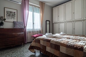 2 habitaciones, tabla de planchar con plancha, wifi y ropa de cama 