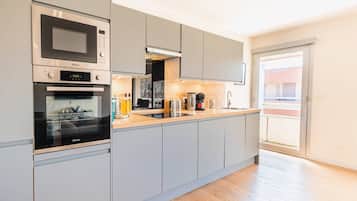 冰箱、微波炉、烤箱、洗碗机