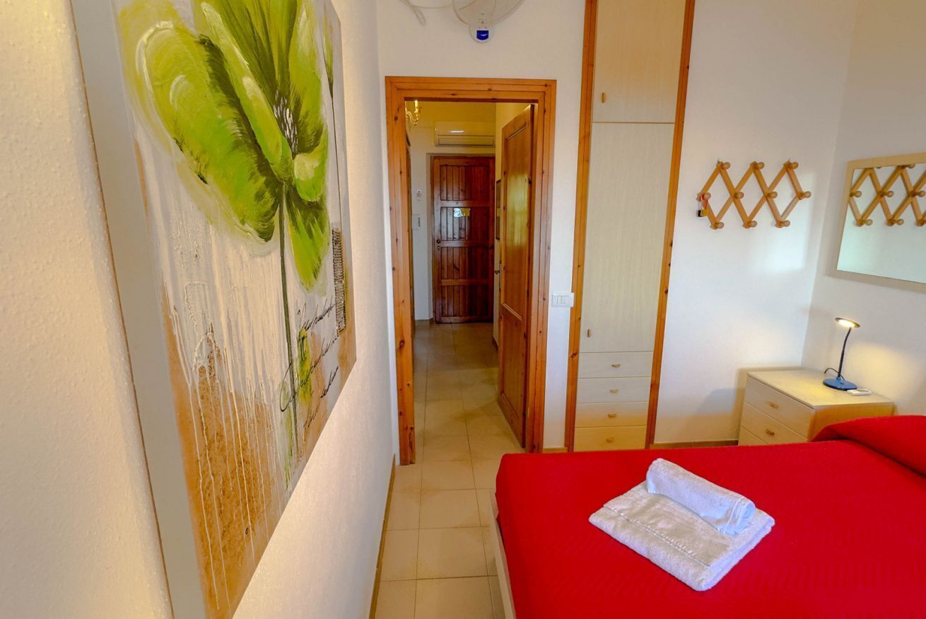 2 camere, culla da viaggio, lenzuola