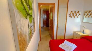 2 Schlafzimmer, Reisekinderbett, BettwÀsche