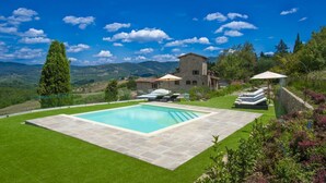 Pool - MyExclusiveItaly - Villa Chianti with panoramic pool on the vineyard (Greve in Chianti)