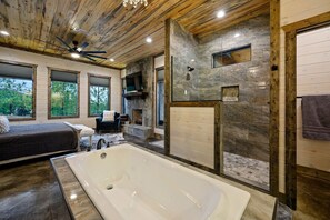 Shower, hair dryer, towels, soap - On the Edge -Stunning Mountain Views & ATV Trails (Broken Bow)