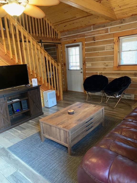 Eagle's Landing - 1-bedroom Cabin Plus Sleeping Loft Minutes From Patoka Lake - Indiana