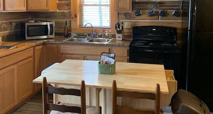 Eagle's Landing - 1-bedroom cabin plus sleeping loft minutes from Patoka Lake
