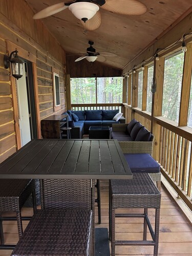 Eagle's Landing - 1-bedroom cabin plus sleeping loft minutes from Patoka Lake