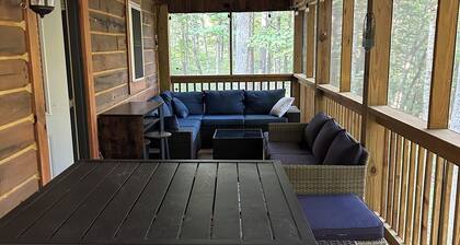 Eagle's Landing - 1-bedroom cabin plus sleeping loft minutes from Patoka Lake