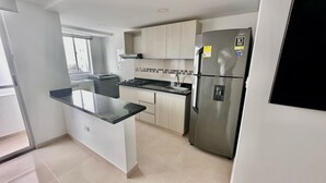 Apartment | Private kitchen | Fridge - La Magnifica by Olamar Living (Coveñas)
