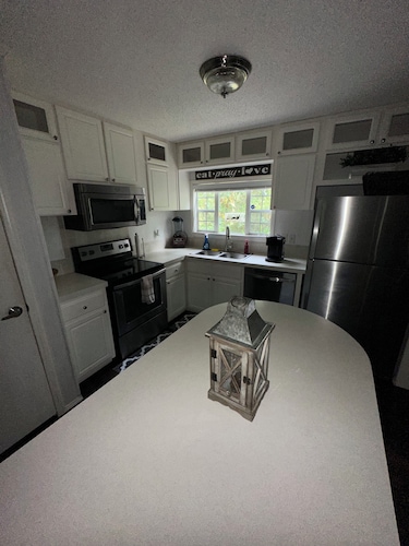 Beautiful cottage on lake istokpoga with lake view!