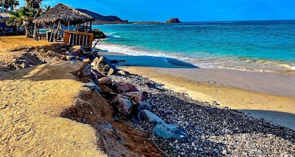 Casa Moonshine, 3 casitas w/ private pool and A.C. short walk to the beach!