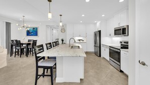 Coffee/tea maker, fridge, microwave, oven - New Listing - Exquisite getaway in Harbour Isle Margaritaville. Pet friendly. (Bradenton)
