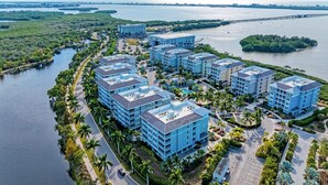 Exterior - New Listing - Exquisite getaway in Harbour Isle Margaritaville. Pet friendly. (Bradenton)