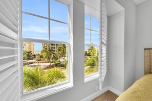 2 bedrooms, in-room safe, iron/ironing board, free WiFi - New Listing - Exquisite getaway in Harbour Isle Margaritaville. Pet friendly. (Bradenton)