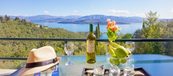 Evora Apt: Sea Views, Aircon, WiFi - Sleeps 4 in Corfu