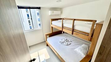 Apartment | 3 bedrooms, desk, free WiFi