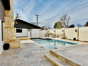 室外游泳池，恒温泳池