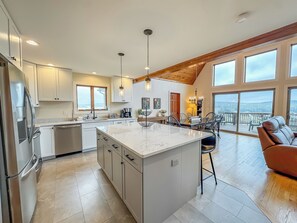Interior - New: Free golf, tennis, lake access and more! (Swanton)