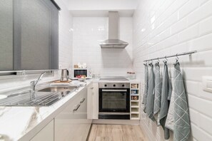 Microwave, oven, stovetop, coffee/tea maker