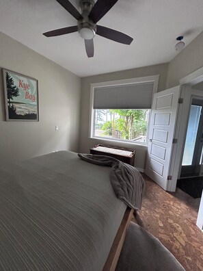 1 bedroom, free WiFi, bed sheets, wheelchair access - Welcome Kye Bay Nest at  the beach - relax, restore, and explore. H820823952 (Comox)