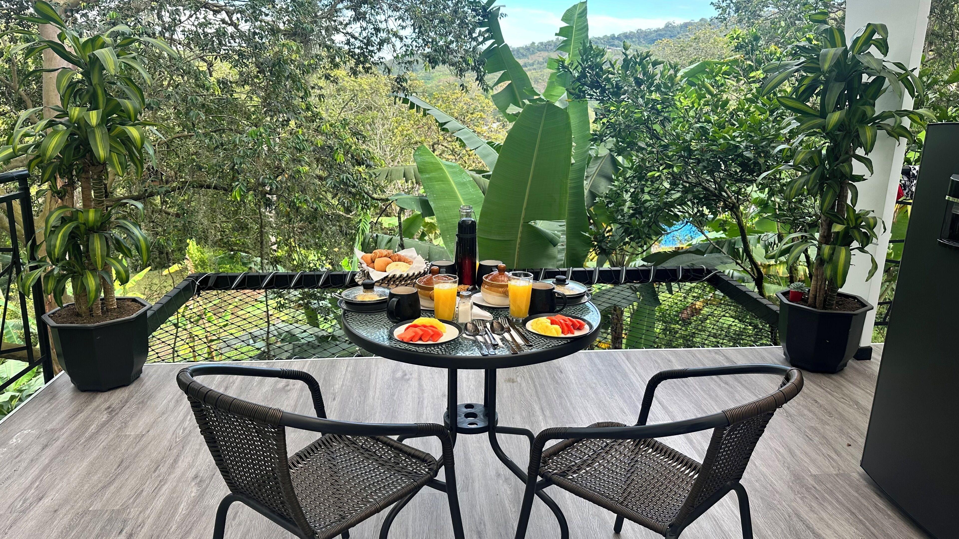 Standard Cabin | In-room dining