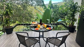 Standard Cabin | In-room dining