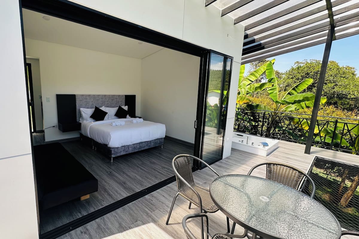 Luxury Cabin, 1 Bedroom | 1 bedroom, premium bedding, down comforters, free WiFi